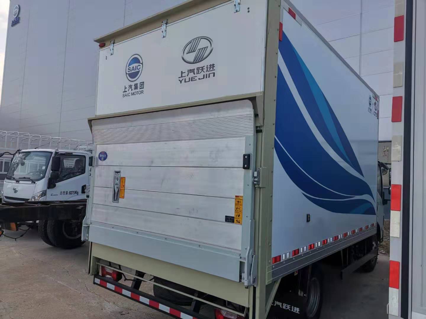 垂直升(sheng)降汽車(che)尾闆