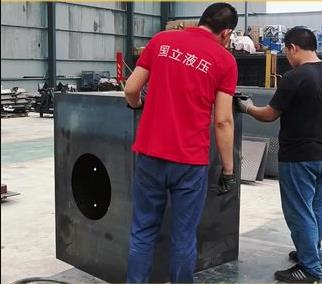 大型(xíng)液壓站 國(guó)立液壓,為(wei)機械企業(ye)提供動