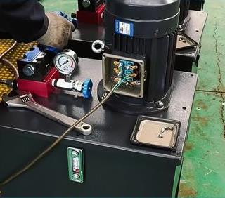 國立液(yè)壓,重注安(an)全生産意(yì)識,用心生(shēng)産